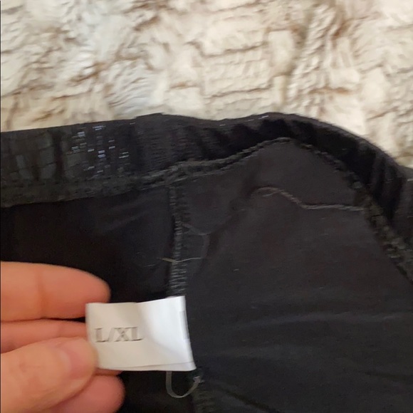 Faux leather leggings - Picture 4 of 4